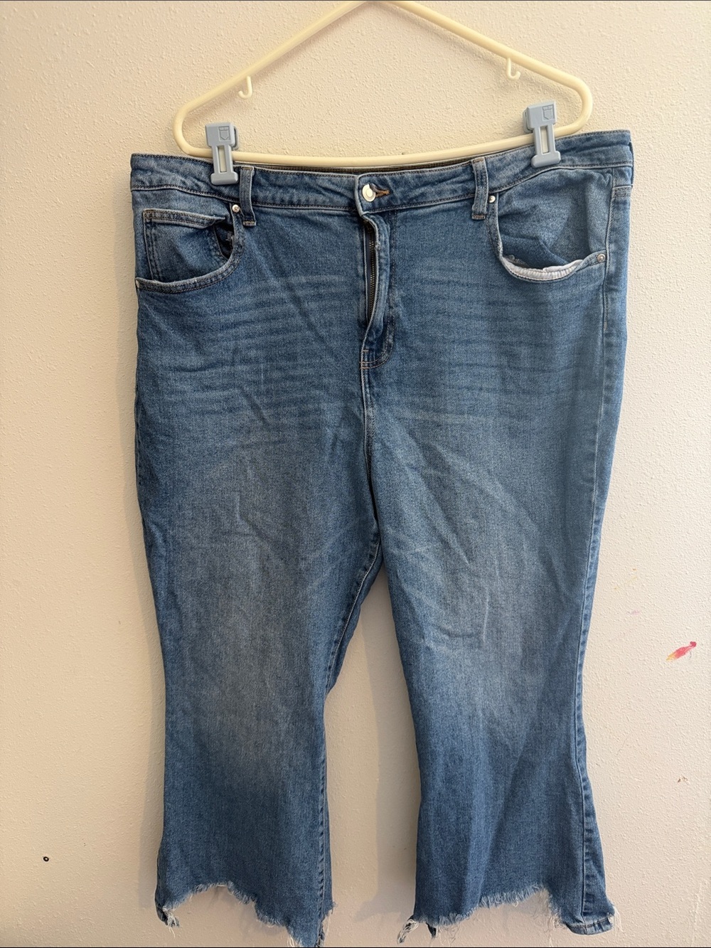 No Boundaries Medium Blue Cropped Frayed Hem Jeans